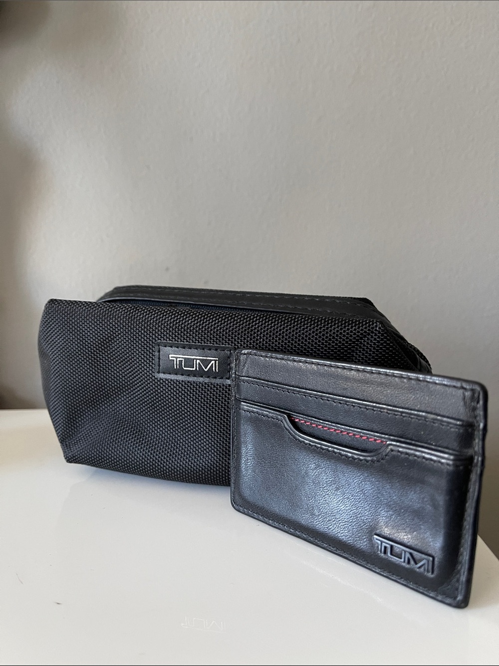Tumi ID Lock Contrast Stitching Slim Card Case